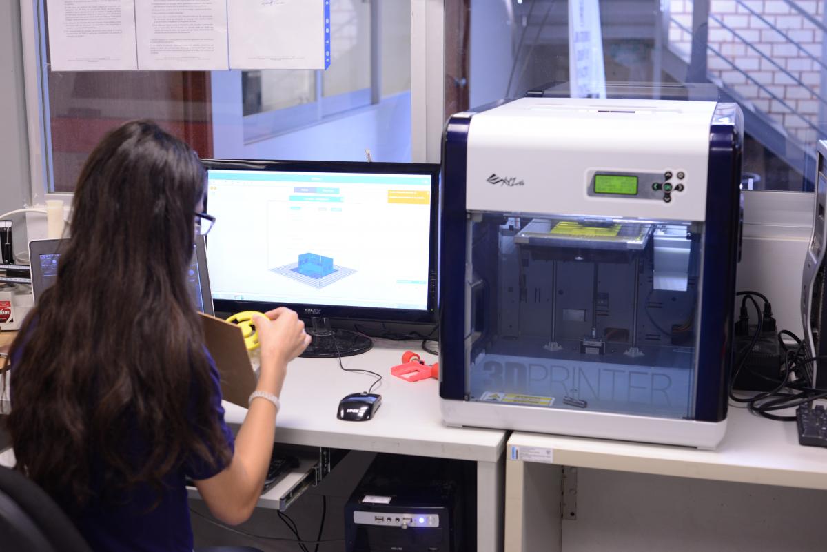 Área de Diseño y Manufactura Computacional