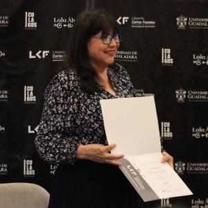 La Dra. Gloria Angélica Hernández Obledo, Rectora de CULagos, comparte reflexiones y anécdotas sobre la FIL en el Café Filosófico de la Librería Carlos Fuentes Lagos de Moreno